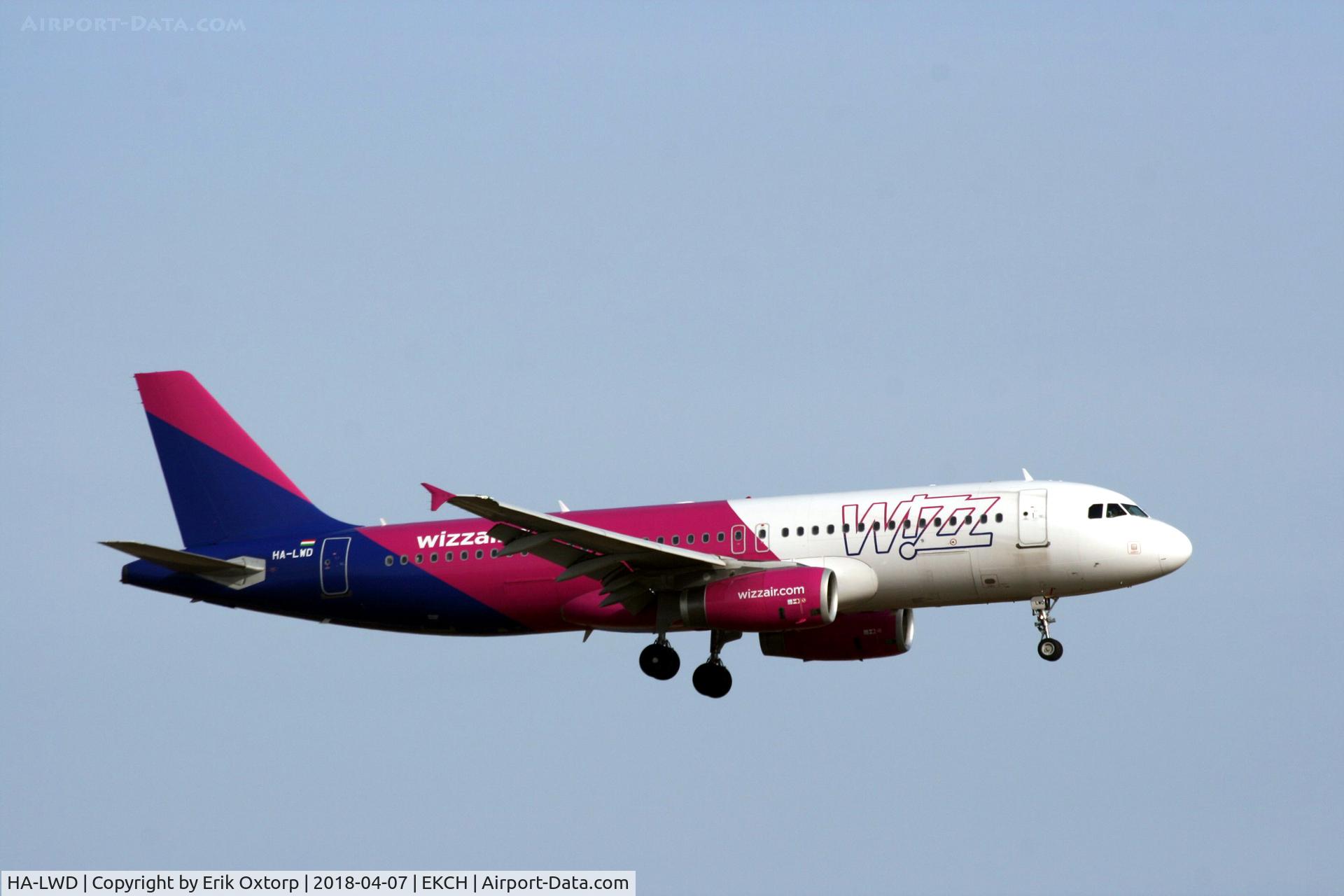 HA-LWD, 2010 Airbus A320-232 C/N 4351, HA-LWD landing rw 22L