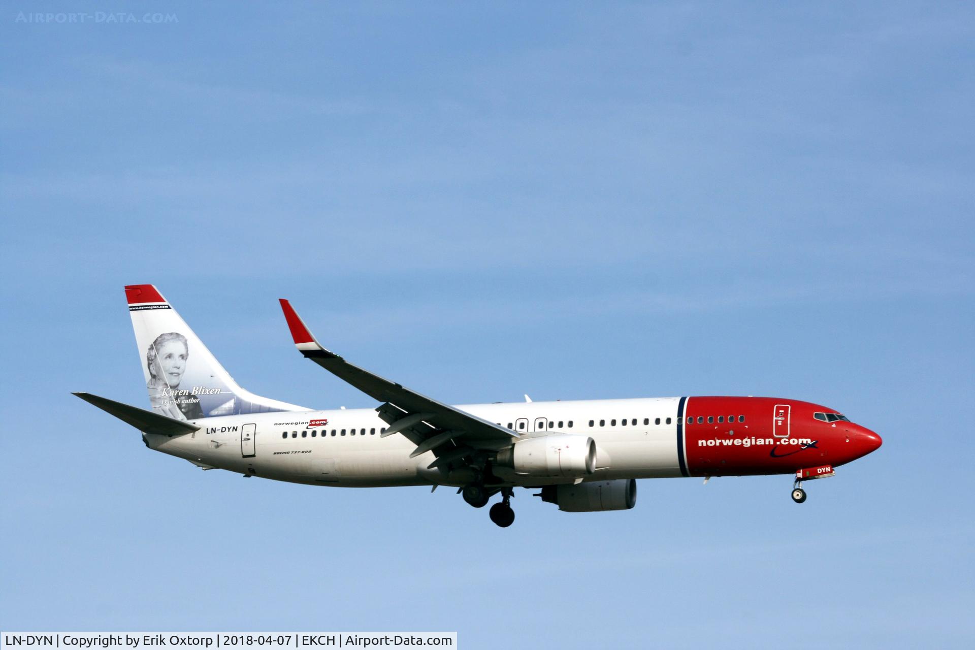 LN-DYN, 2011 Boeing 737-8JP C/N 39006, LN-DYN landing rw 22L