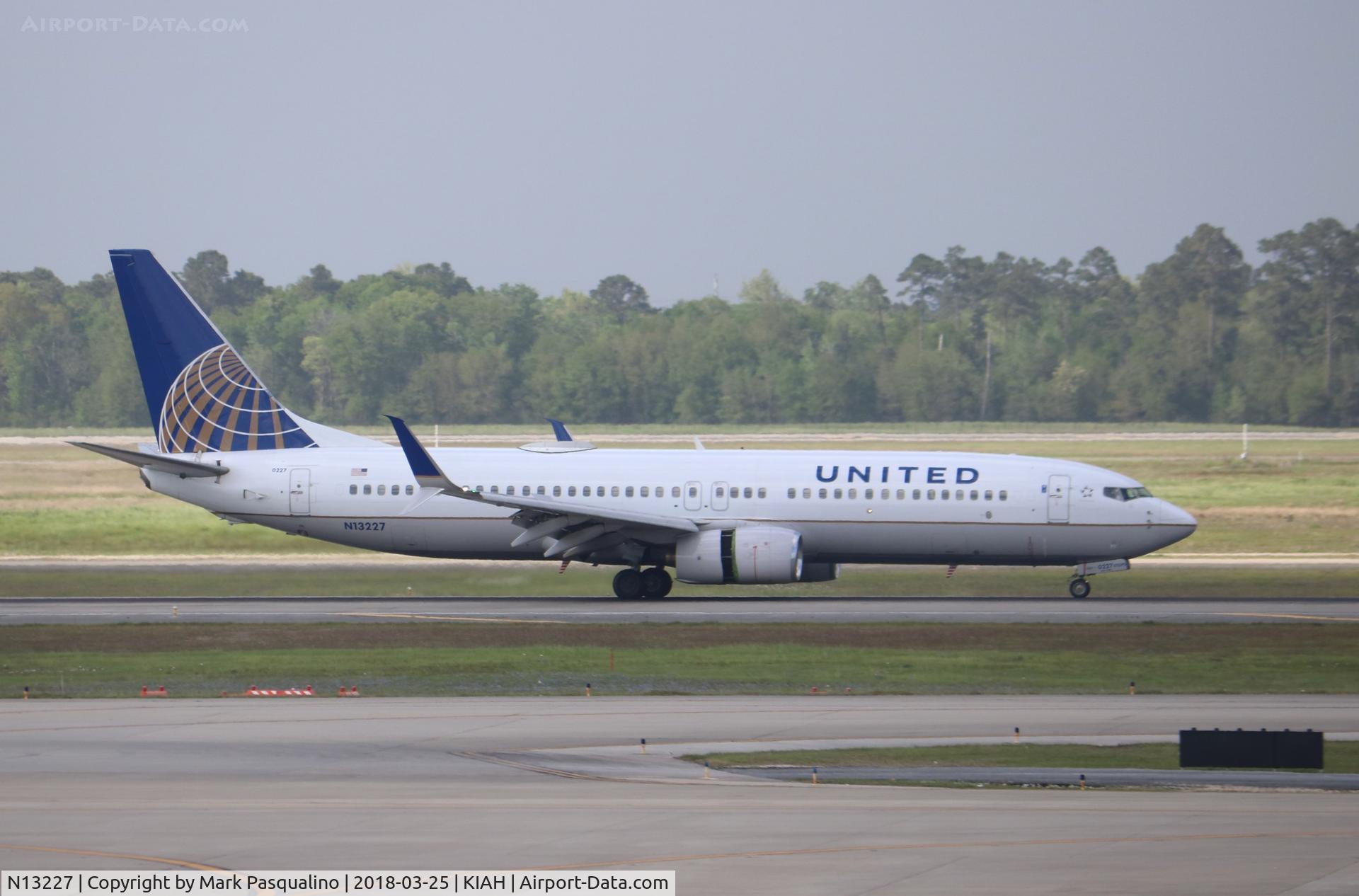N13227, 1999 Boeing 737-824 C/N 28788, Boeing 737-800
