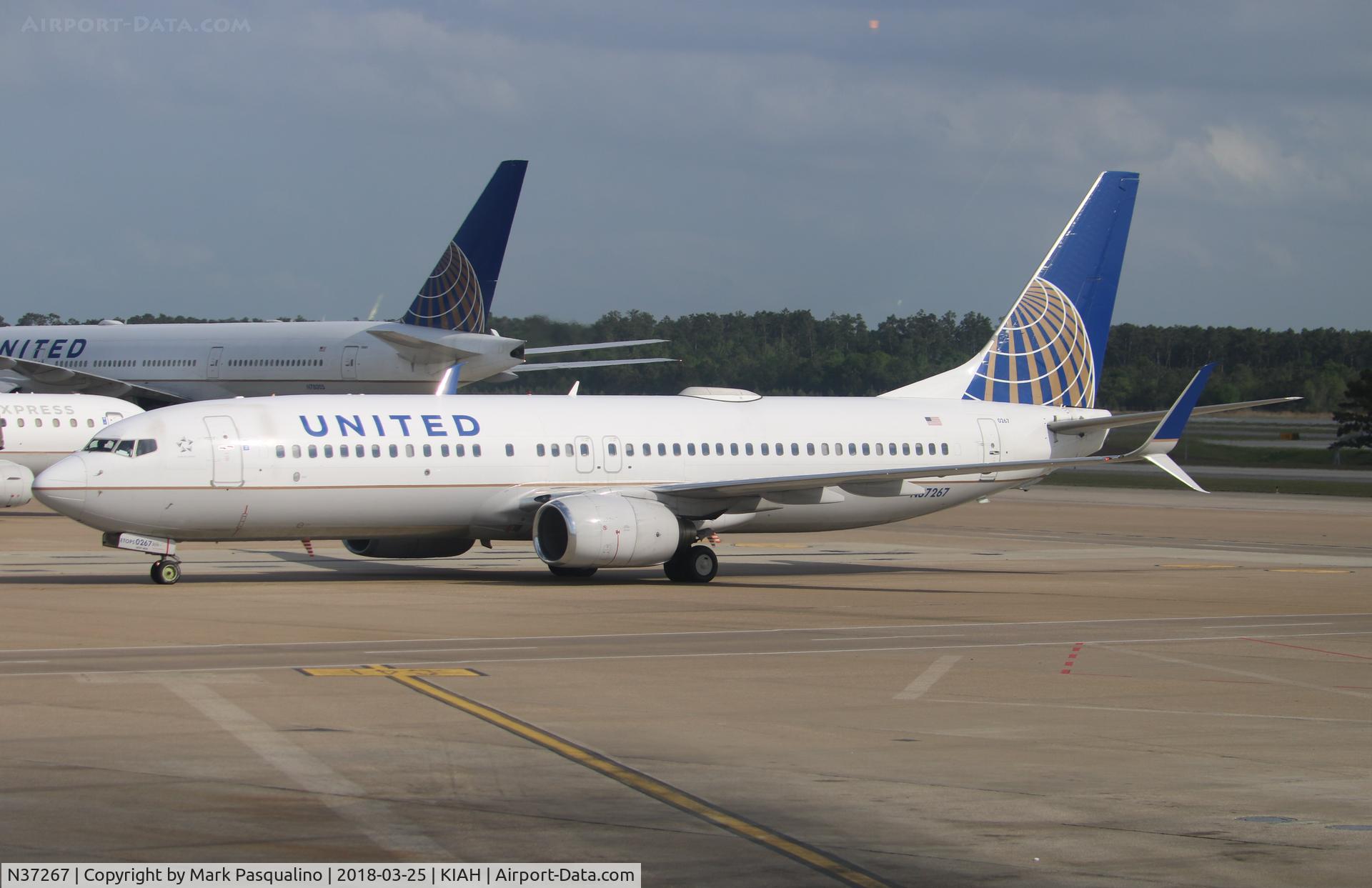 N37267, 2001 Boeing 737-824 C/N 31586, Boeing 737-800