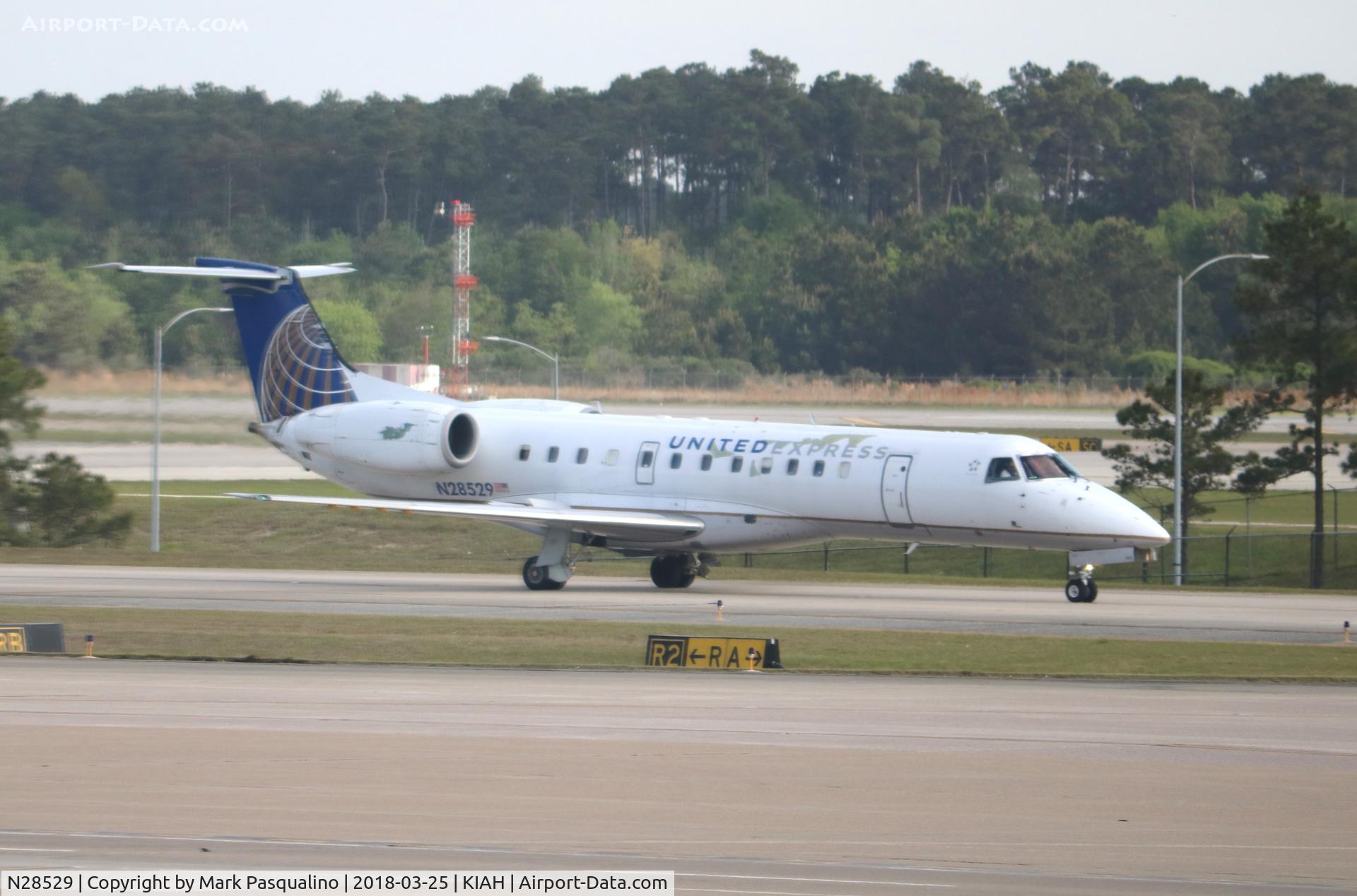 N28529, 2001 Embraer ERJ-135LR (EMB-135LR) C/N 145512, EMB-135LR