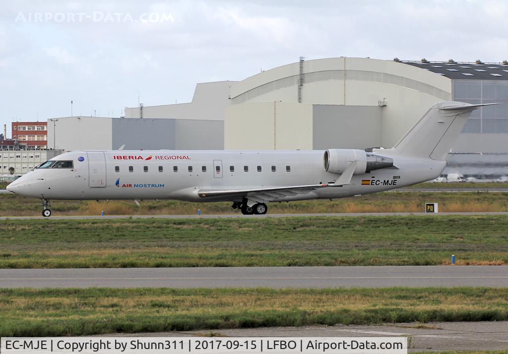 EC-MJE, 2002 Bombardier CRJ-200ER (CL-600-2B19) C/N 7622, Taxiing holding point rwy 32R for departure...