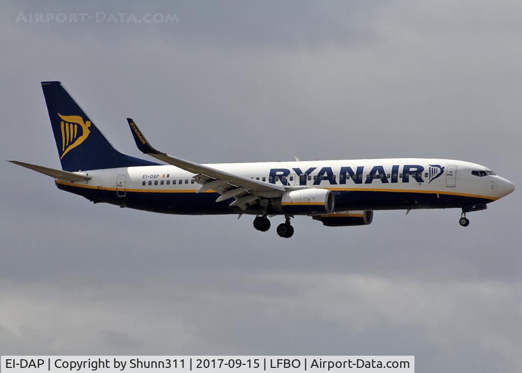 EI-DAP, 2003 Boeing 737-8AS C/N 33551, Landing rwy 32L