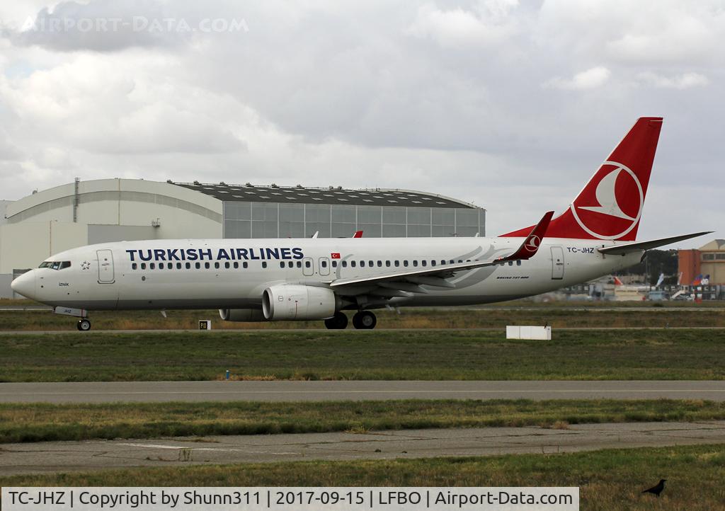 TC-JHZ, 2014 Boeing 737-8F2 C/N 42004, Taxiing holding point rwy 32R for departure...