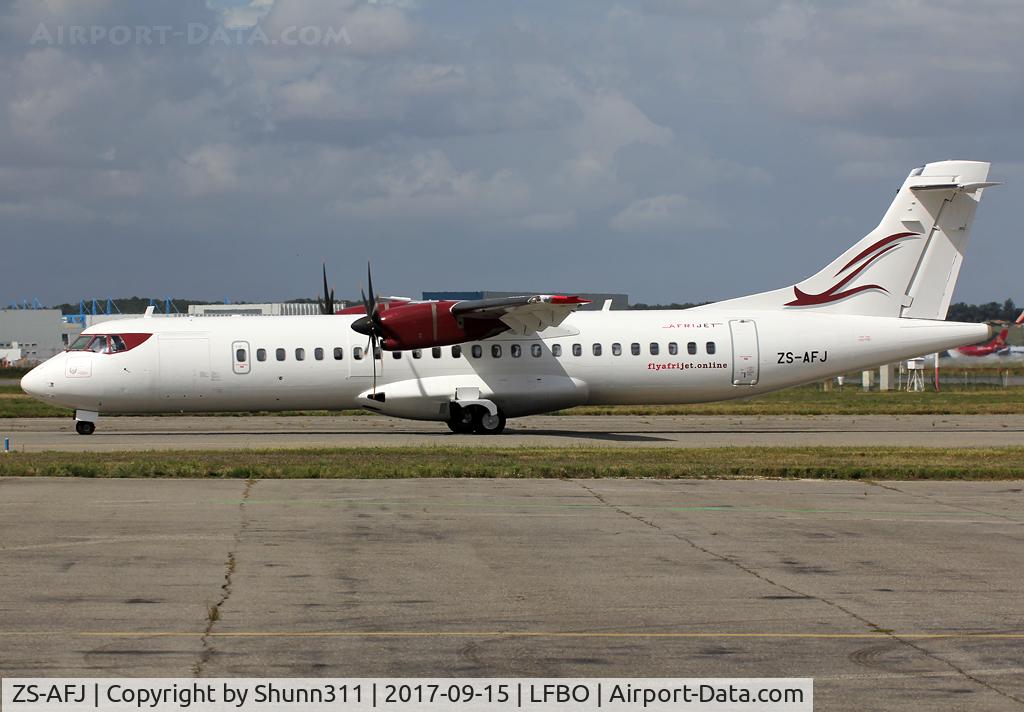 ZS-AFJ, 2004 ATR 72-212A C/N 715, Taxiing for departure...