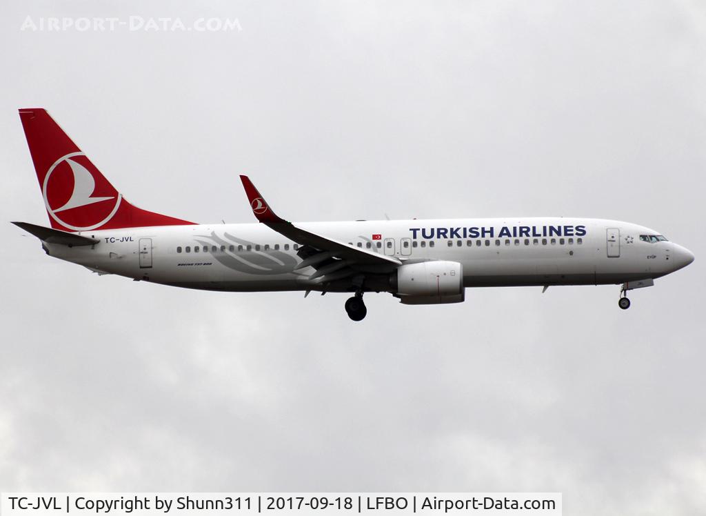 TC-JVL, 2016 Boeing 737-8F2 C/N 60017, Landing rwy 32L