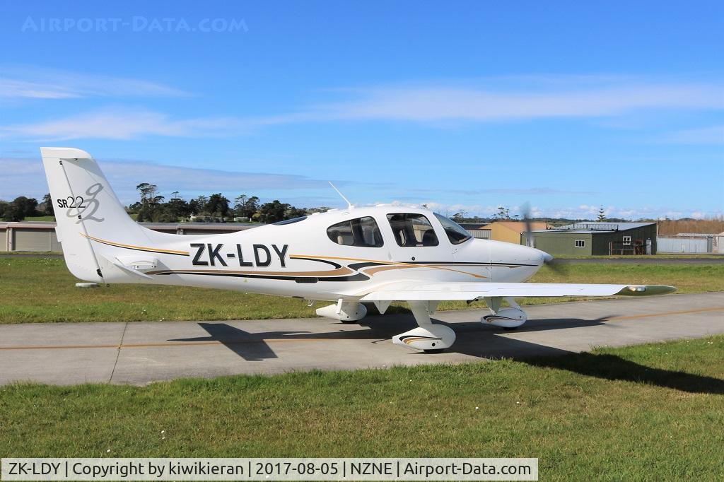ZK-LDY, 2004 Cirrus SR22 G2 C/N 0895, At NZNE