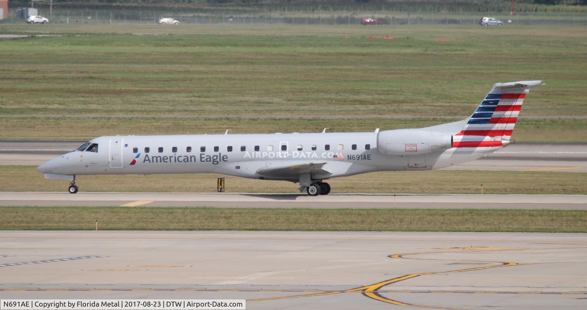N691AE, 2004 Embraer ERJ-145LR (EMB-145LR) C/N 14500860, American Eagle