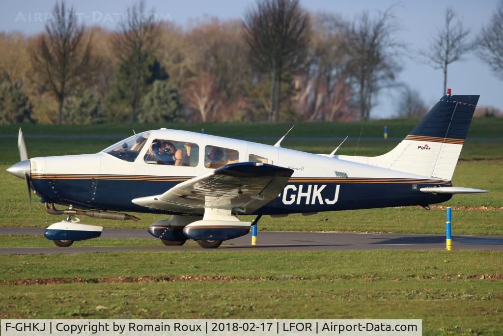 F-GHKJ, Piper PA-28-161 Warrior II C/N 28-8216061, Taxiing