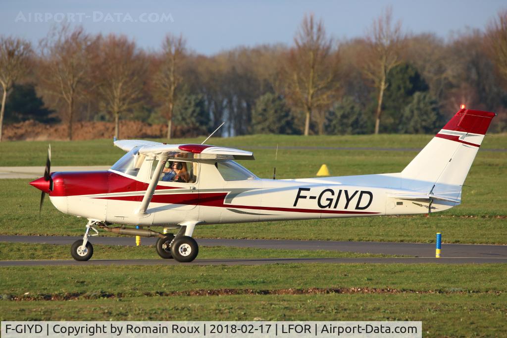 F-GIYD, Reims F152 C/N 152-82164, Taxiing