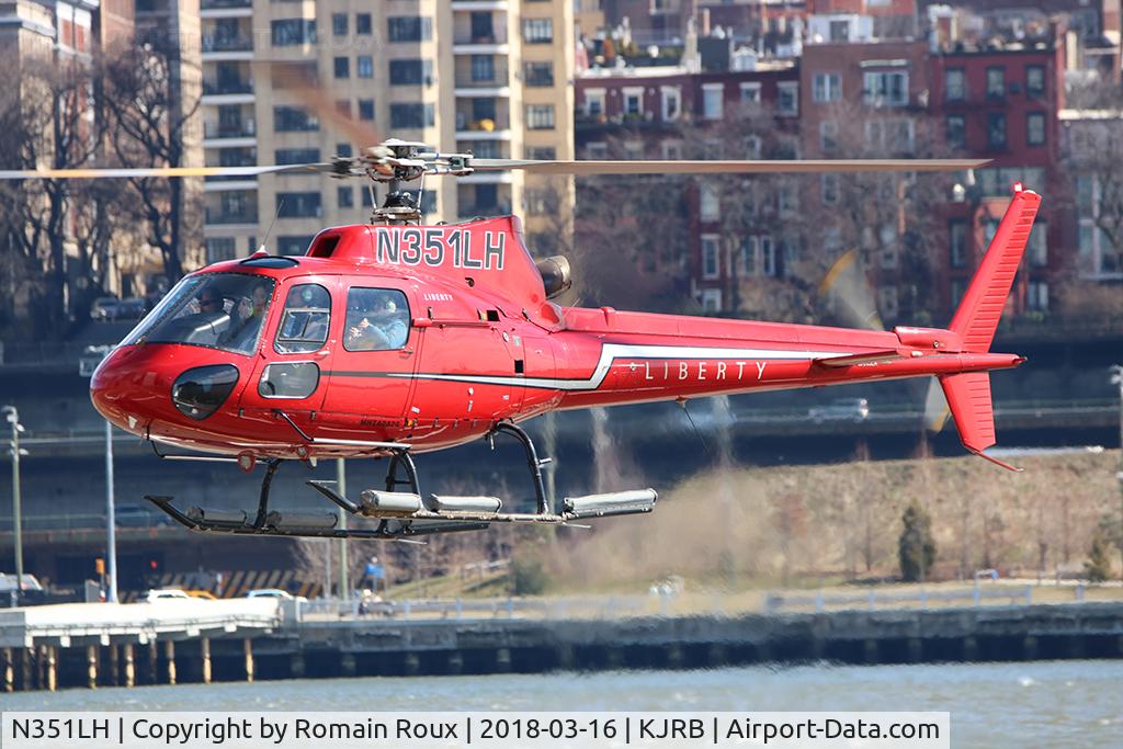 N351LH, 2013 Eurocopter AS-350B-2 Ecureuil Ecureuil C/N 7684, Landing