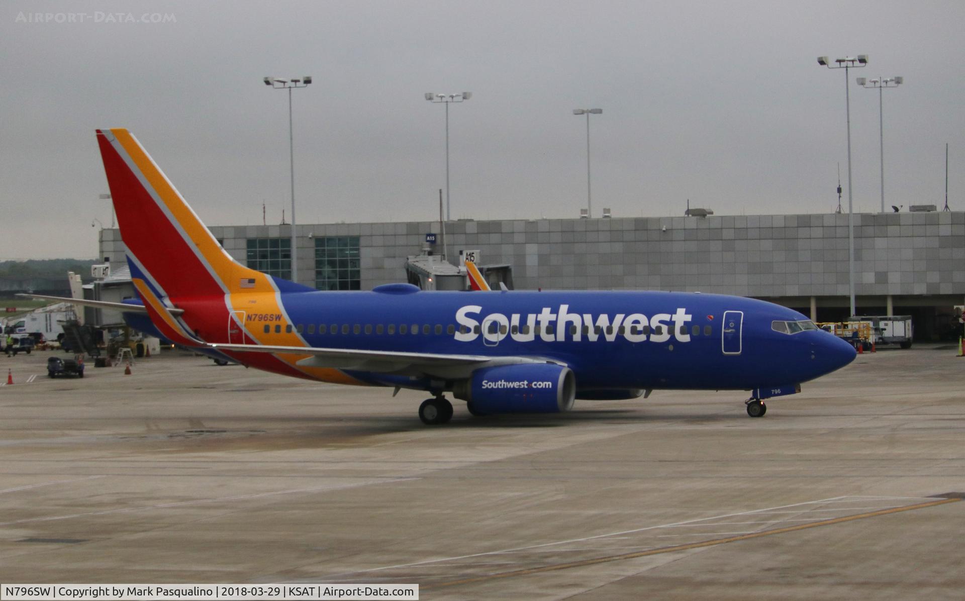 N796SW, 2001 Boeing 737-7H4 C/N 27889, Boeing 737-700