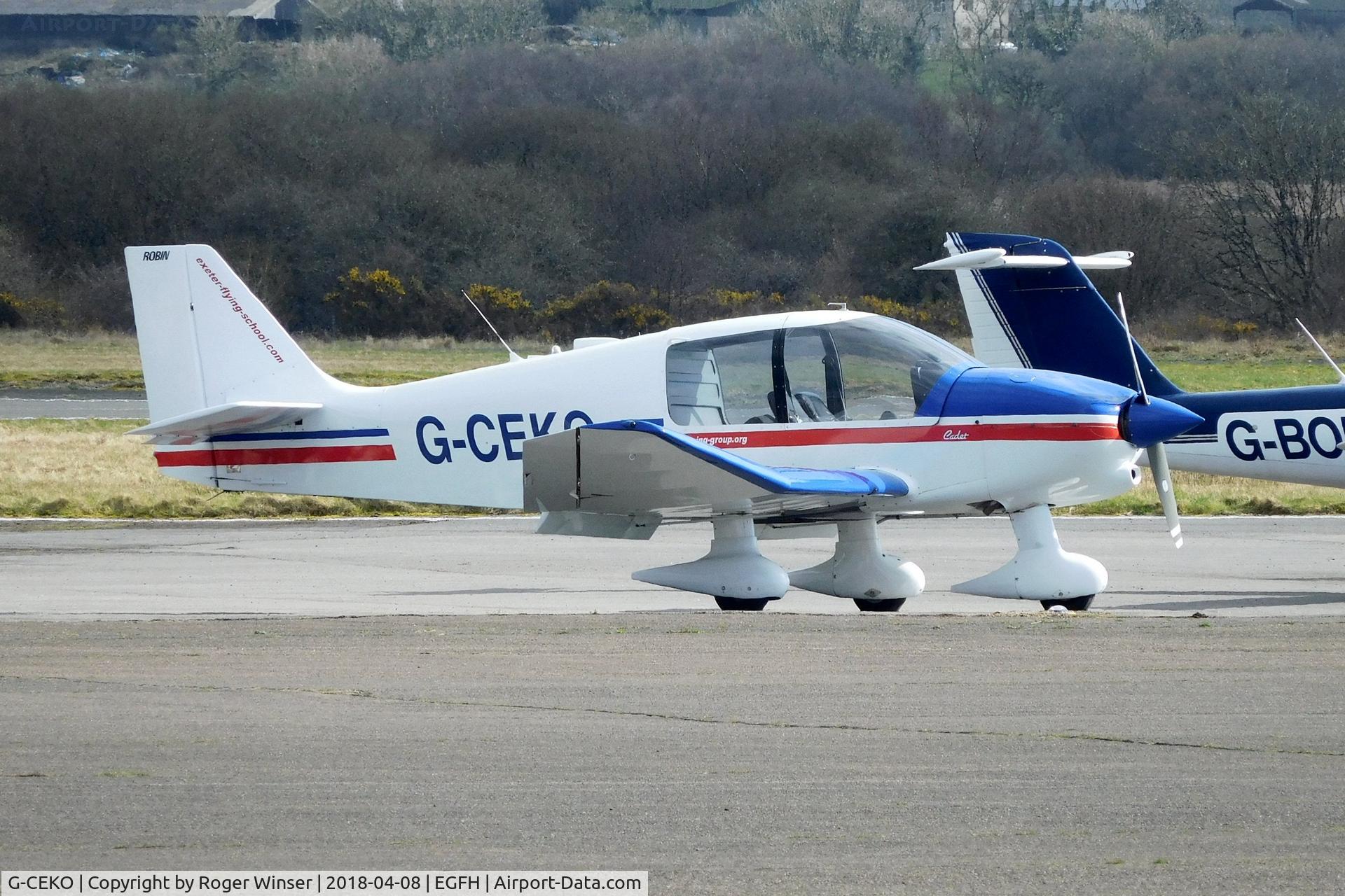 G-CEKO, 1989 Robin DR-400-100 Cadet C/N 1932, Visiting Robin Cadet.