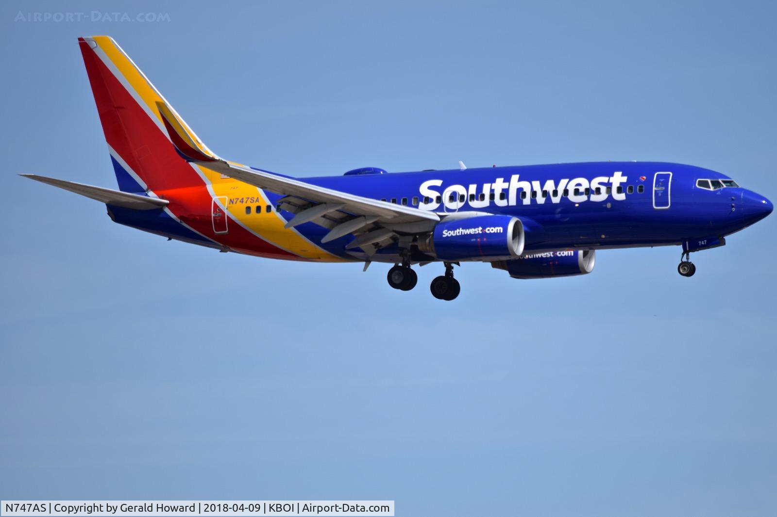 N747AS, 1984 Boeing 737-2X6C C/N 23124, Landing RWY 10L.