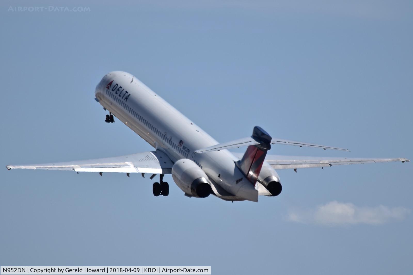 N952DN, 1998 McDonnell Douglas MD-90-30 C/N 53560, Departing RWY 10L.