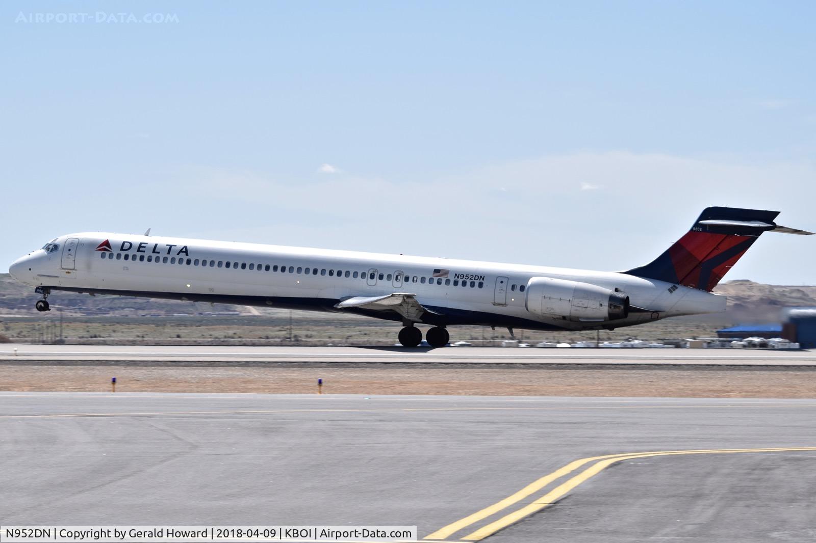 N952DN, 1998 McDonnell Douglas MD-90-30 C/N 53560, Rotation on RWY 10L.