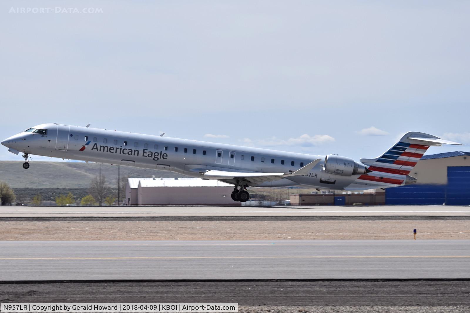 N957LR, 2015 Bombardier CRJ-900 (CL-600-2D24 C/N 15377, Take off roll on RWY 10L.