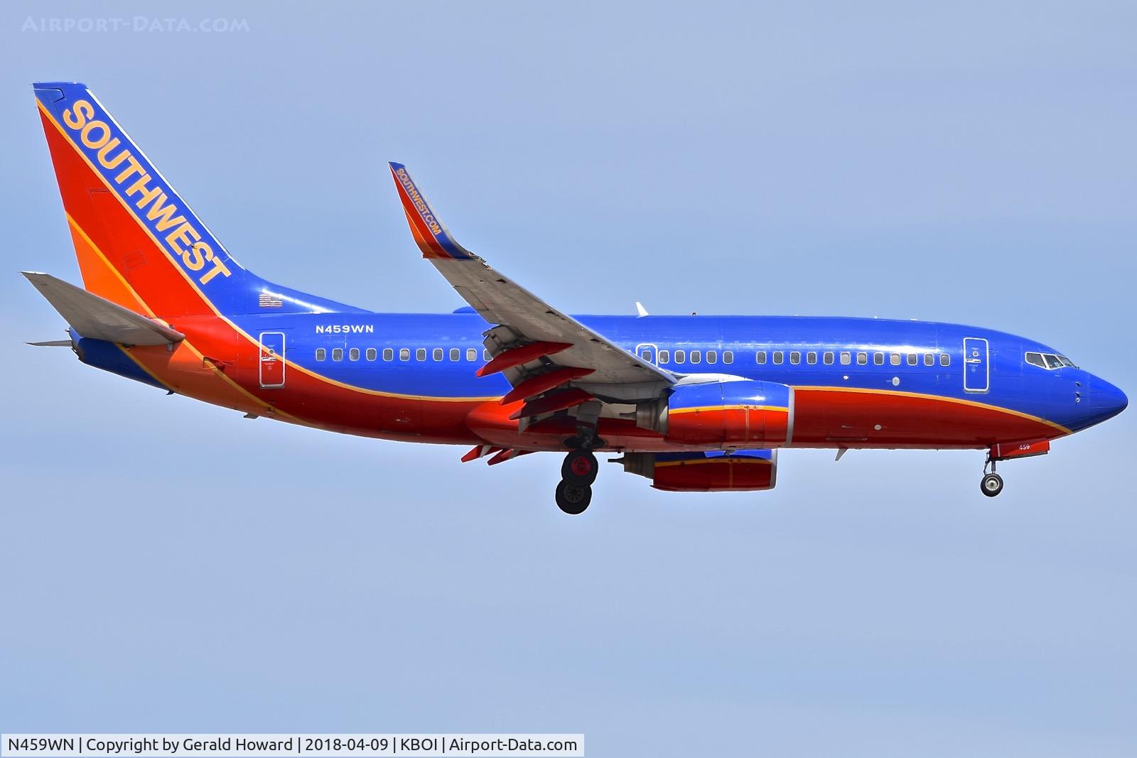 N459WN, 2004 Boeing 737-7H4 C/N 32497, Landing RWY 10L.