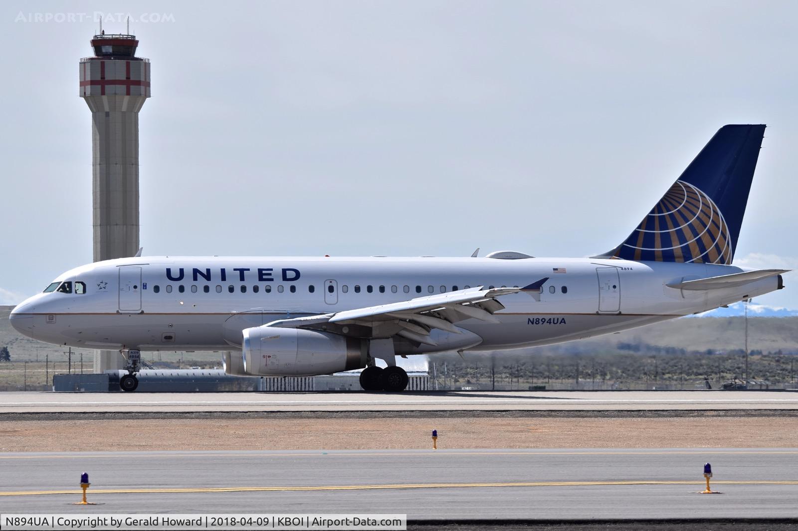N894UA, 2006 Airbus A319-132 C/N 2969, Landing roll out on RWY 10L.