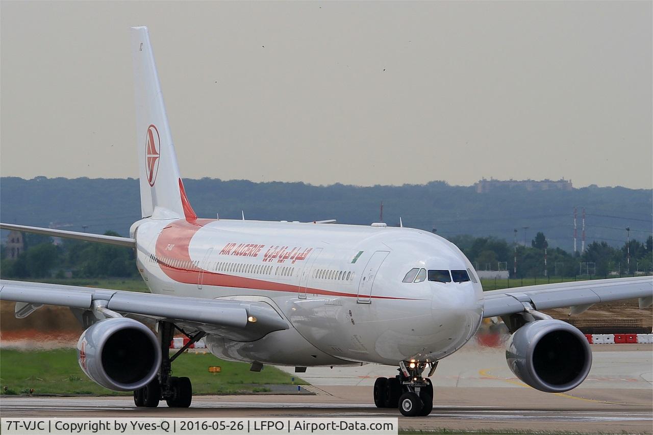 7T-VJC, 2015 Airbus A330-202 C/N 1649, Airbus A330-202, Lining up rwy 08, Paris-Orly airport (LFPO-ORY)