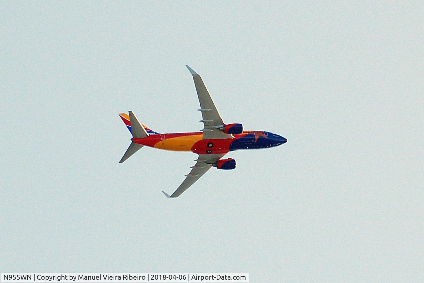 N955WN, 2011 Boeing 737-7H4 C/N 36671, In flight over Seattle
