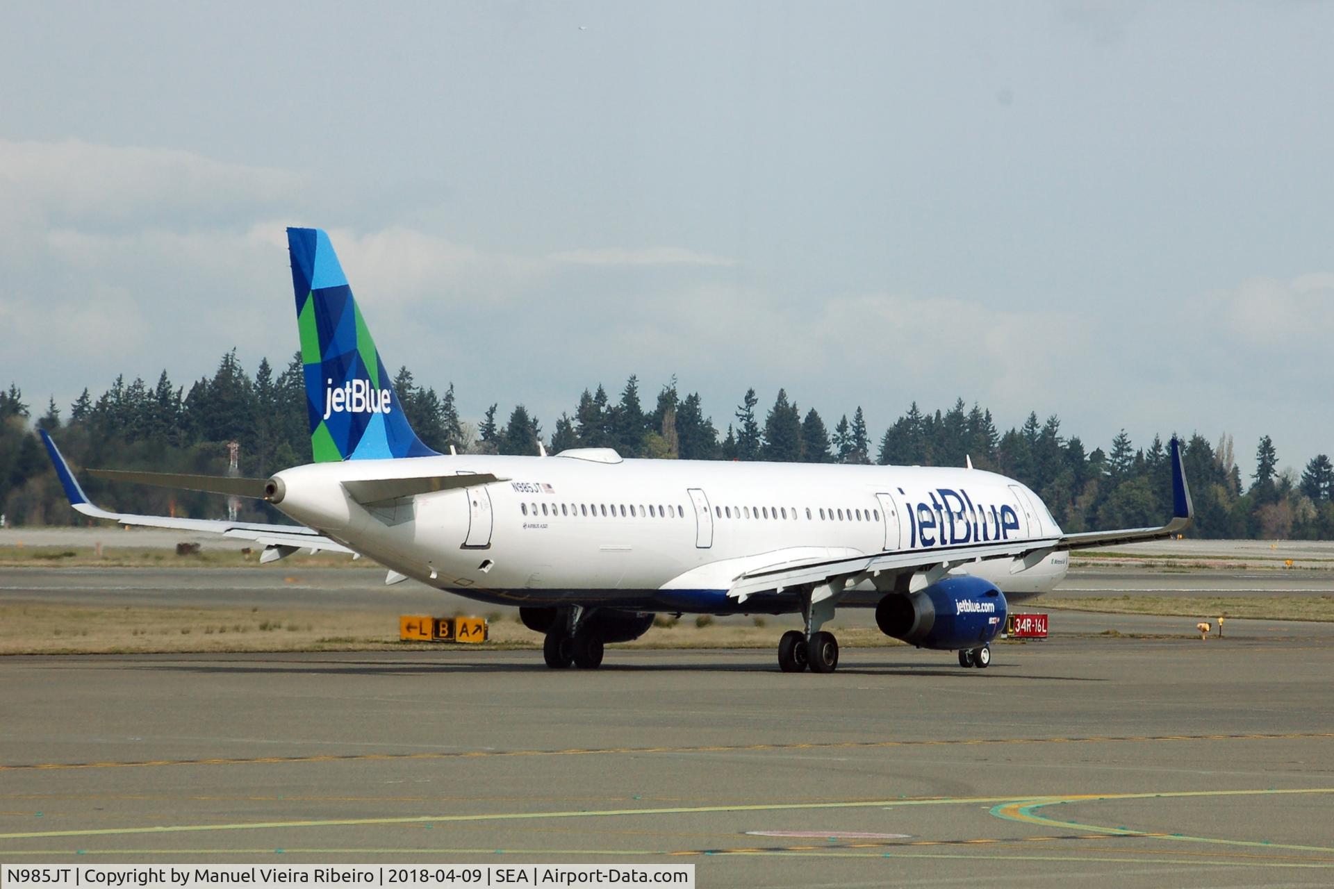 N985JT, 2017 Airbus A321-231 C/N 7798, Taxiing for departure at SeaTac