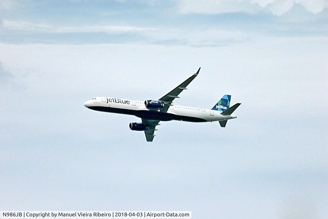 N986JB, 2017 Airbus A321-231 C/N 7907, Approach to SeaTac