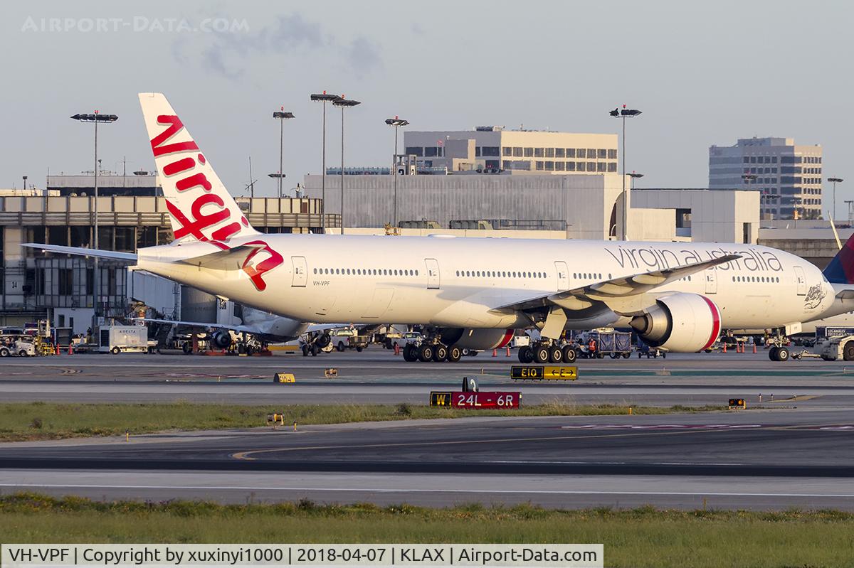 VH-VPF, 2009 Boeing 777-3ZG/ER C/N 37940, At LAX