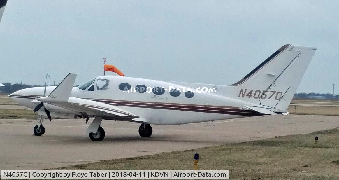 N4057C, 1982 Cessna 414A Chancellor C/N 414A-0848, Sitting on ramp