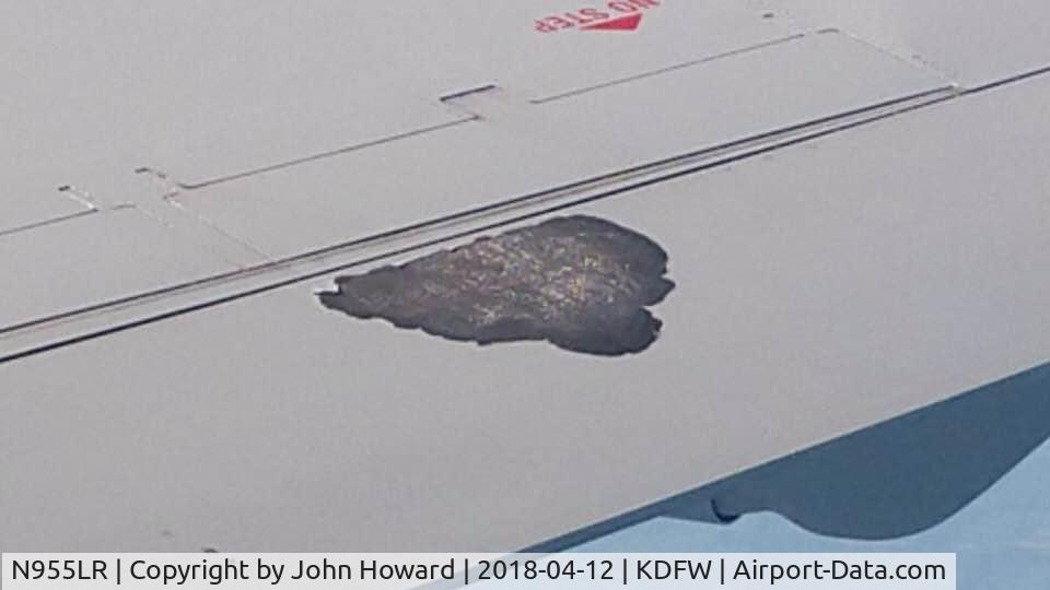 N955LR, 2015 Bombardier CRJ-900ER (CL-600-2D24) C/N 15376, Flap losing paint