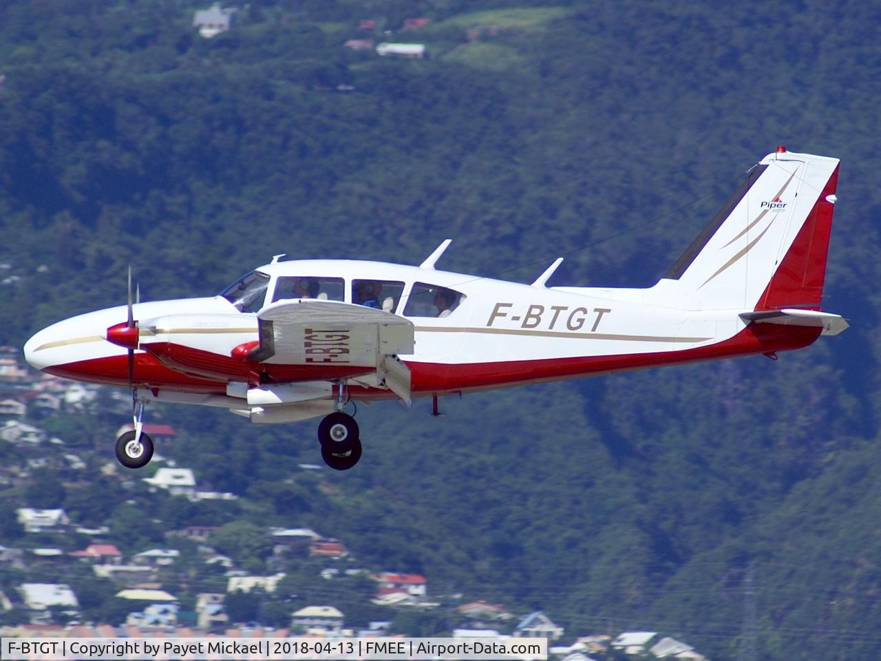 F-BTGT, Piper PA-23-250 Aztec C/N 273270, Landing rwy 14