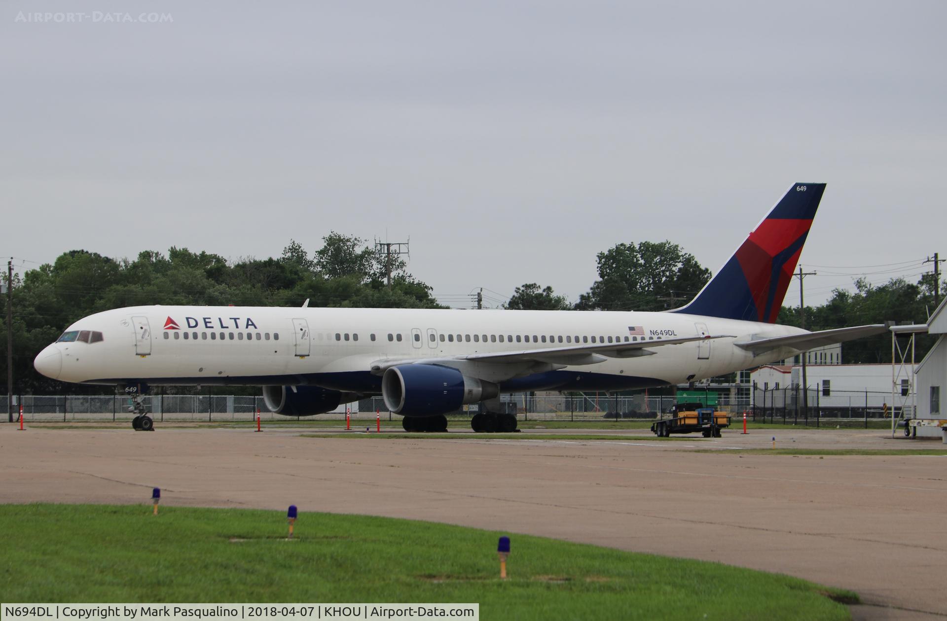 N694DL, 1998 Boeing 757-232 C/N 29726, Boeing 757-232