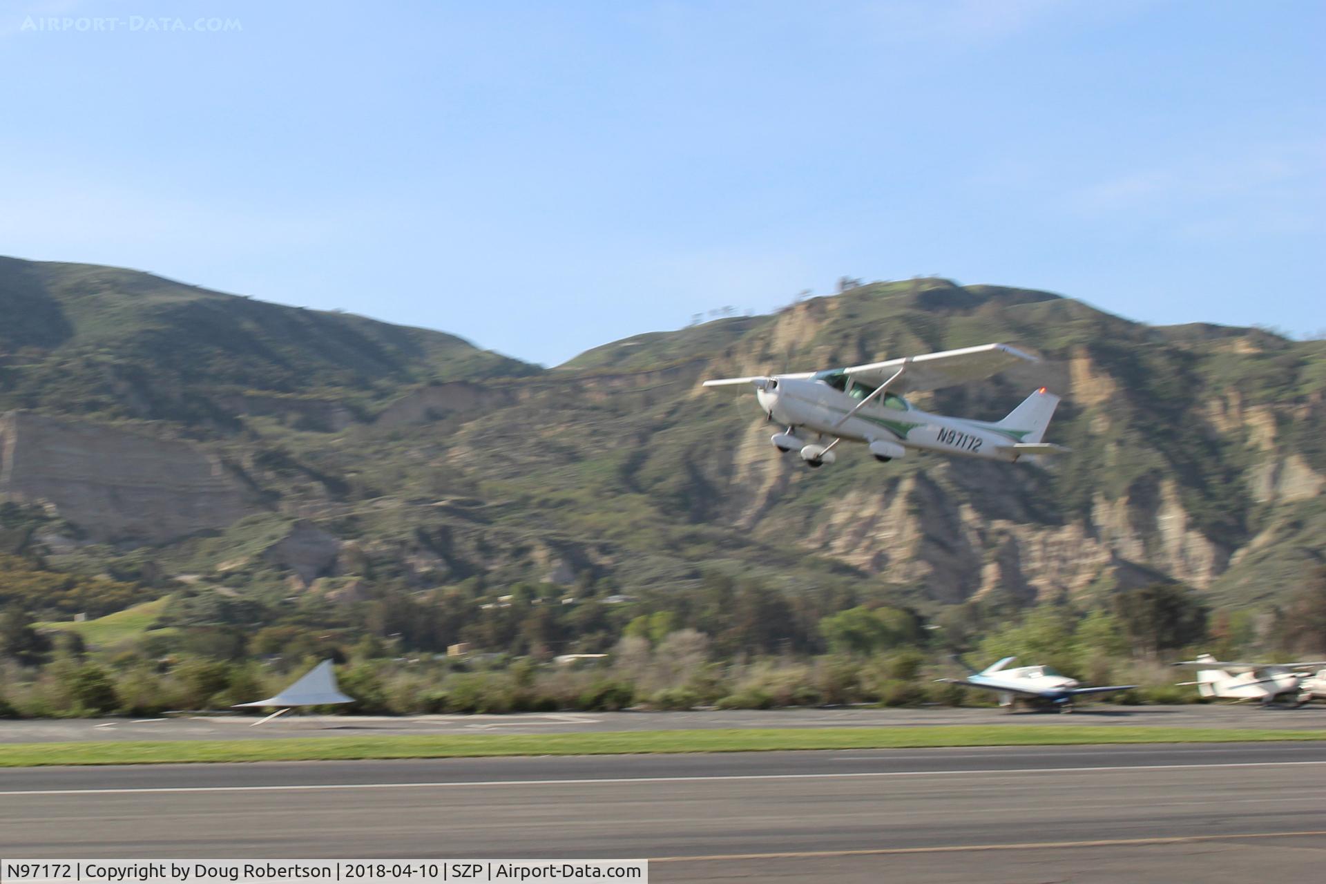 N97172, 1984 Cessna 172P C/N 17276162, 1984 Cessna 172P SKYHAWK, Lycoming O-320-D2J 160 Hp, takeoff climb Rwy 04