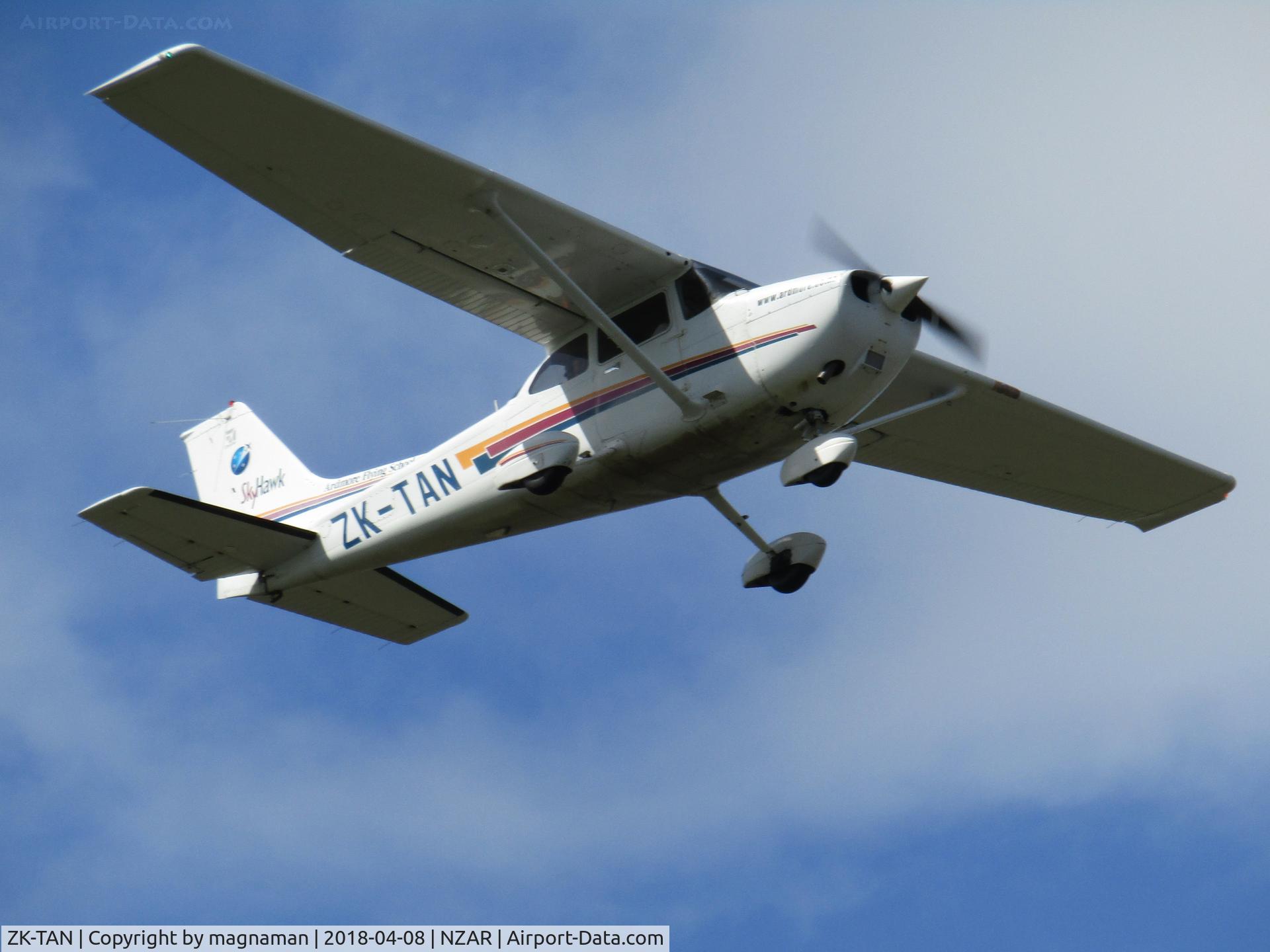 ZK-TAN, Cessna 172R C/N 17281089, Taking Off