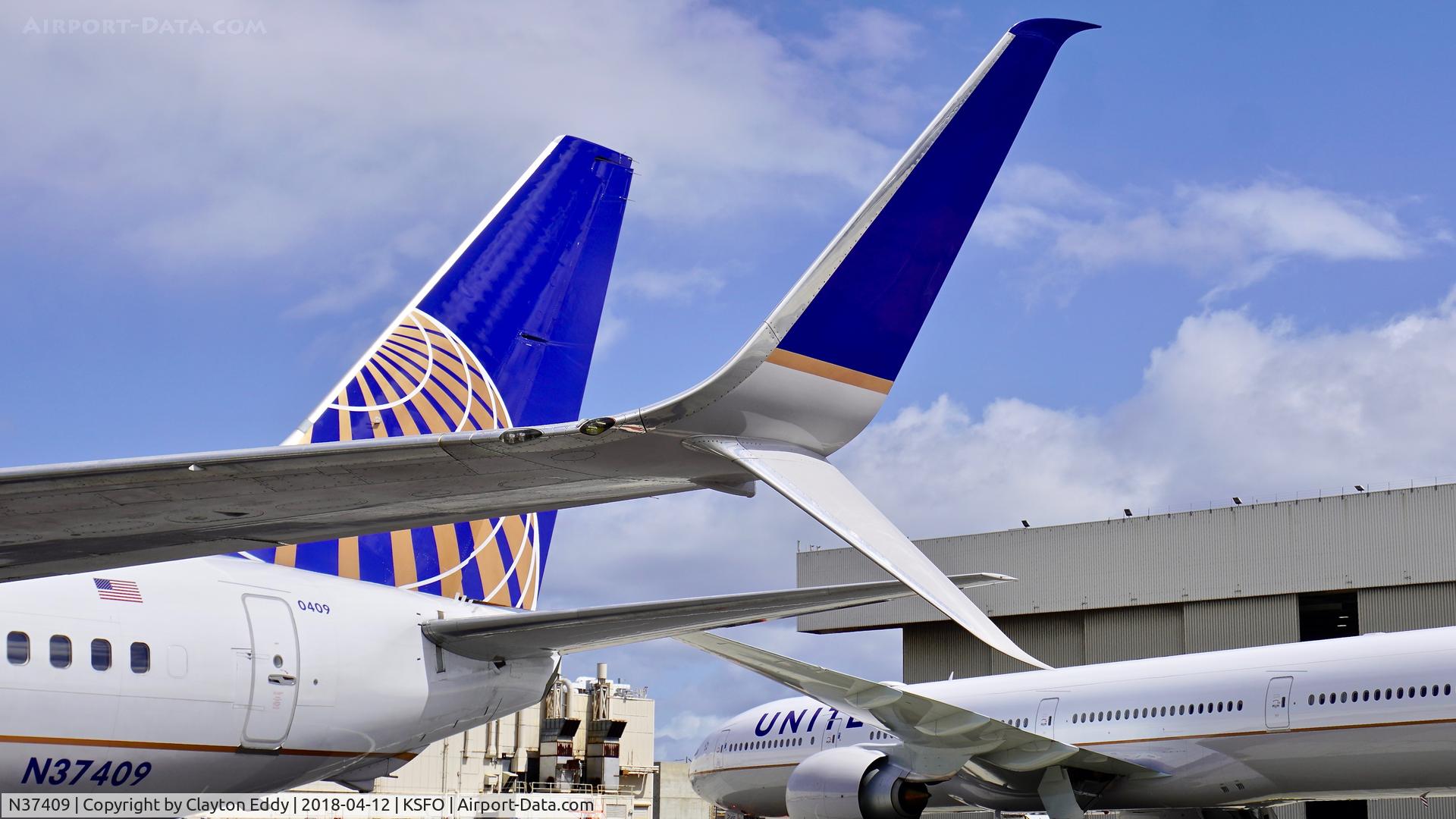 N37409, 2001 Boeing 737-924 C/N 30126, SFO 2018.