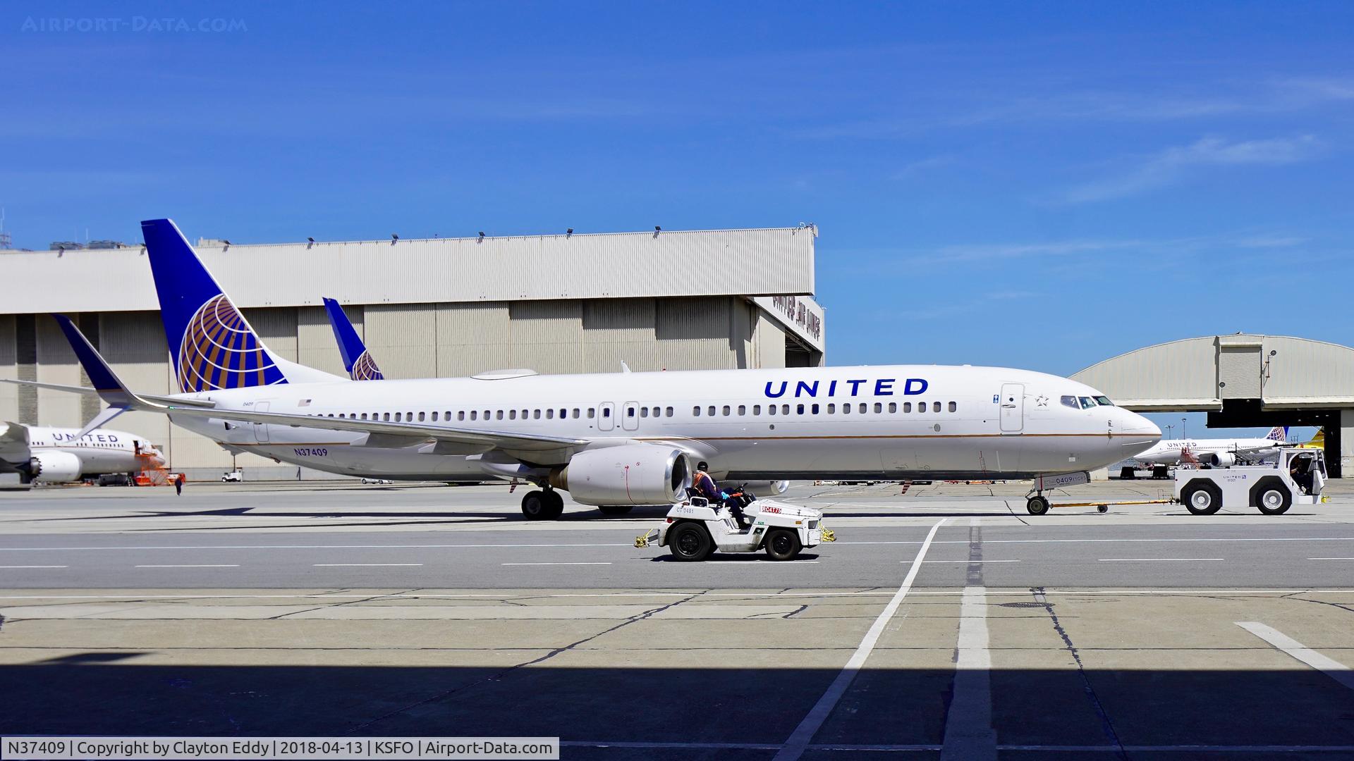 N37409, 2001 Boeing 737-924 C/N 30126, SFO 2018.