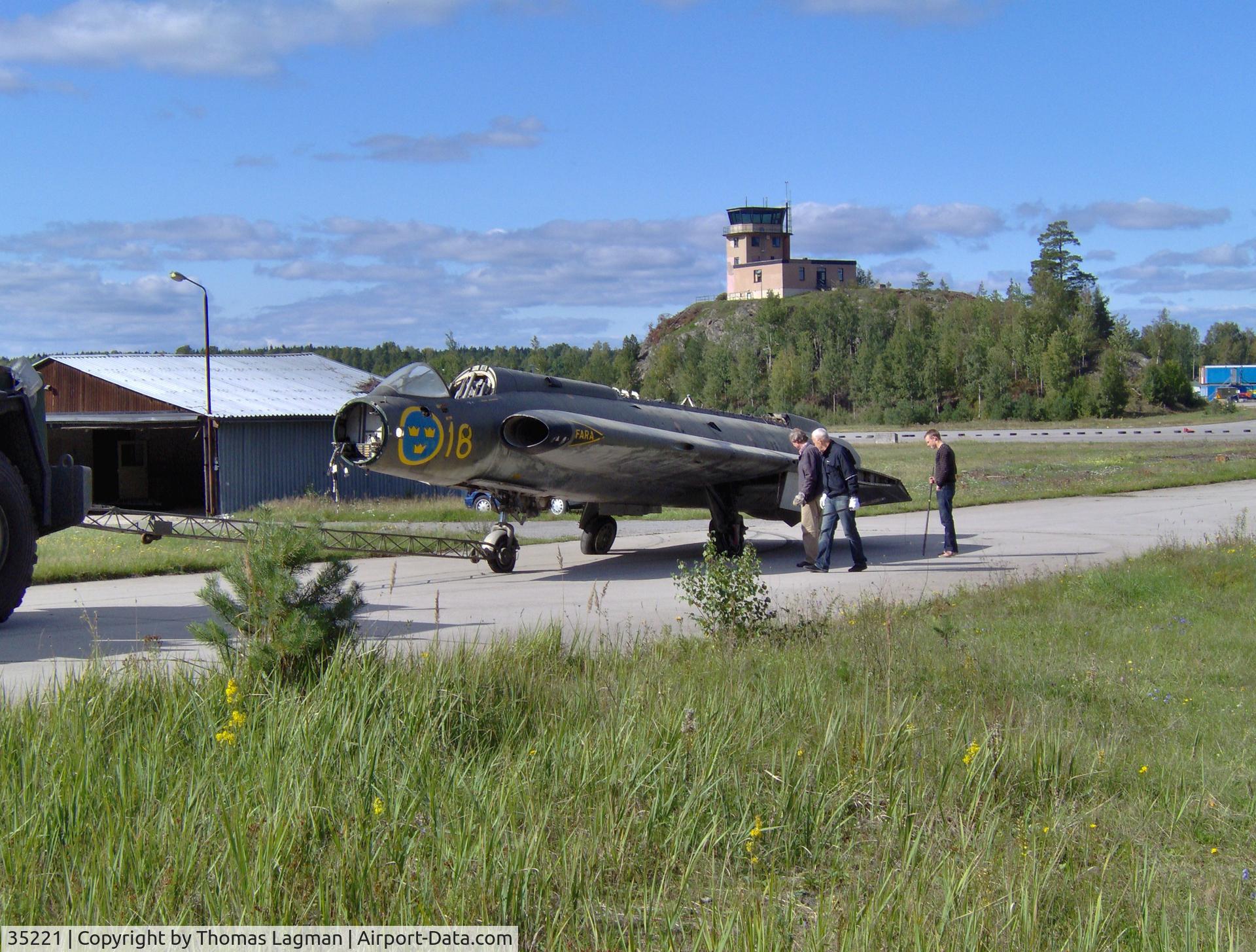 35221, Saab J-35B Draken C/N 35-221, Photo from 2009 at former F 18 Tullinge Airport.