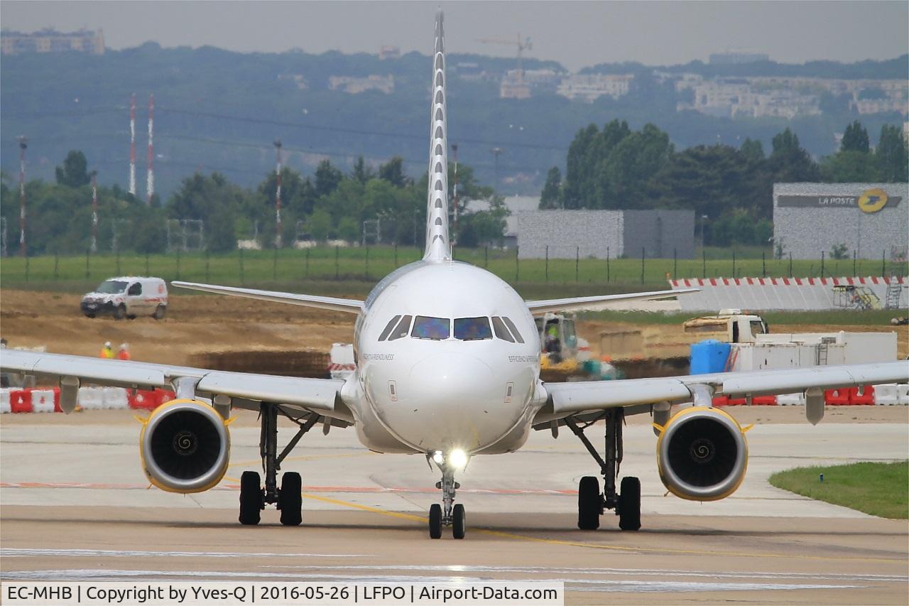 EC-MHB, 2015 Airbus A321-231 C/N 6691, Airbus A321-231, Lining up rwy 08, Paris-Orly airport (LFPO-ORY)