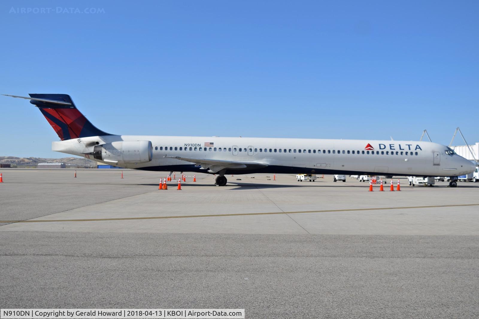 N910DN, 1995 McDonnell Douglas MD-90-30 C/N 53390, Parked at the gate.