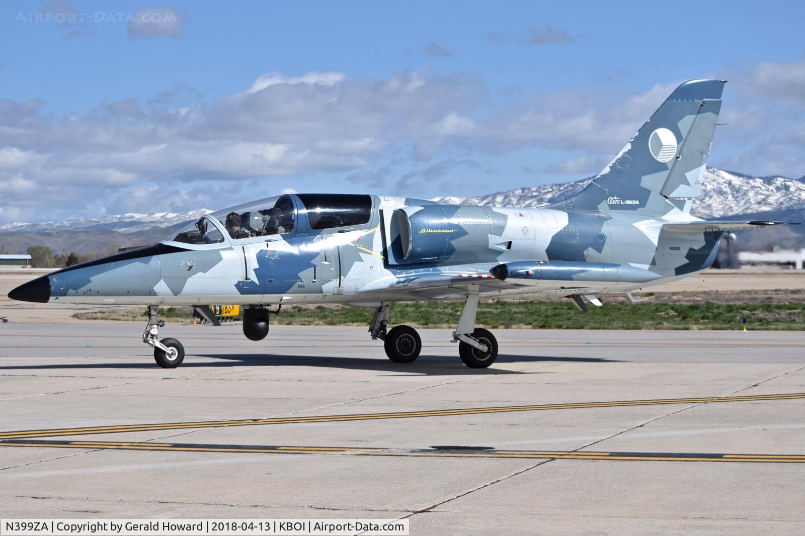 N399ZA, 1983 Aero L-39ZA Albatros C/N 332641, Turning onto the south GA ramp.