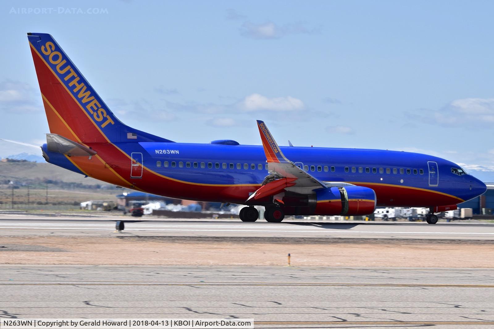 N263WN, 2007 Boeing 737-7H4 C/N 32520, Landing roll out on RWY 28R.