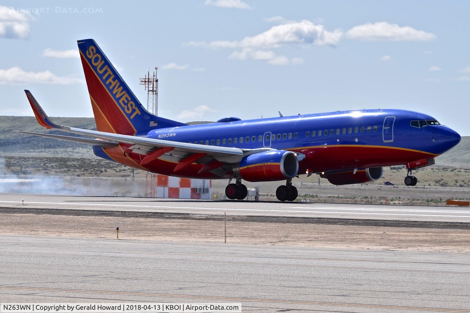 N263WN, 2007 Boeing 737-7H4 C/N 32520, Landing RWY 28R.