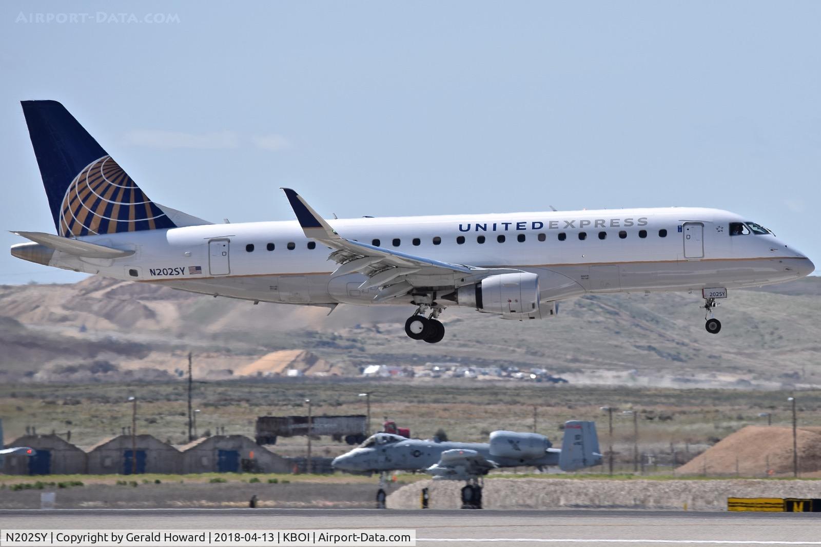N202SY, 2016 Embraer 175LR (ERJ-170-200LR) C/N 17000624, Landing RWY 28R.