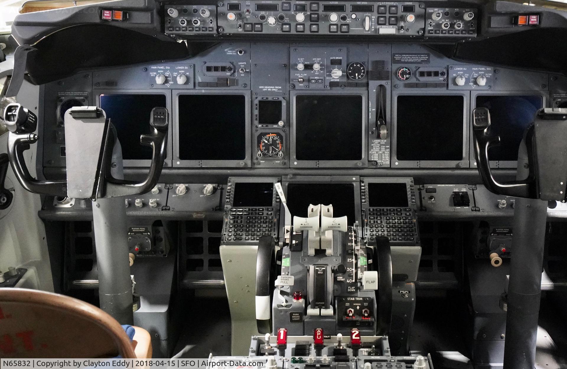 N65832, 2014 Boeing 737-924/ER C/N 44563, SFO 2018.