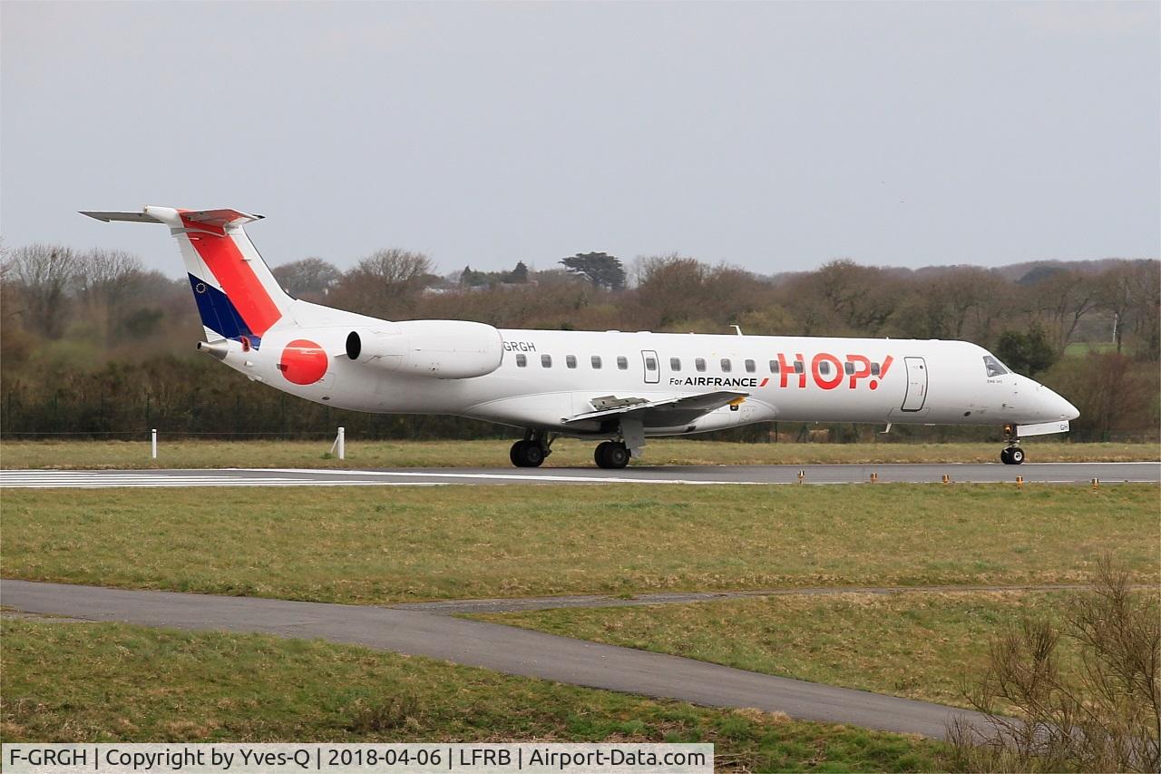 F-GRGH, 1999 Embraer EMB-145EU (ERJ-145EU) C/N 145120, Embraer EMB-145EU, Taxiing to holding point rwy 25L, Brest-Bretagne airport (LFRB-BES)