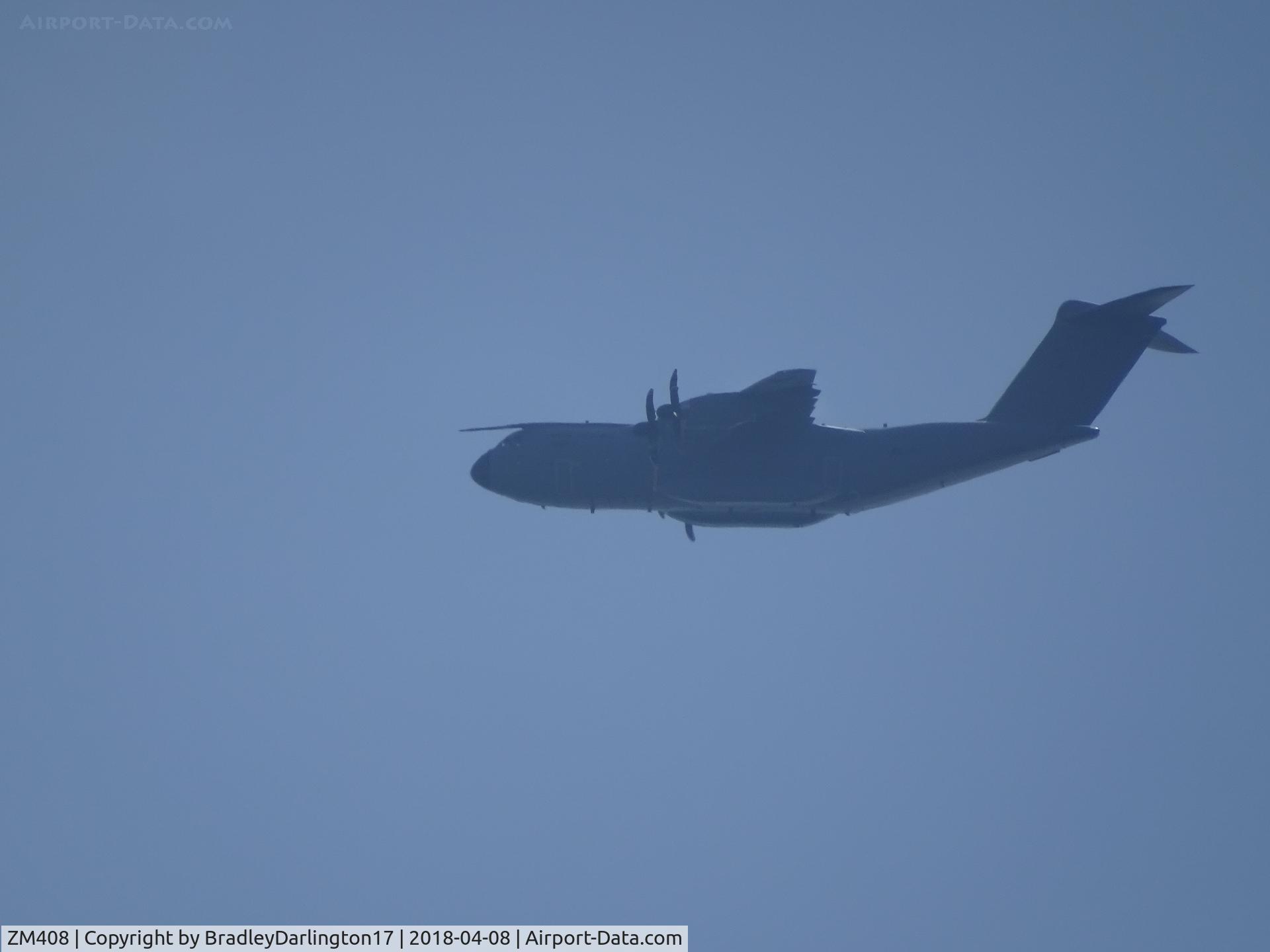 ZM408, 2015 Airbus A400M Atlas C.1 C/N 027, ZM408 flying low over plymouth hoe during training