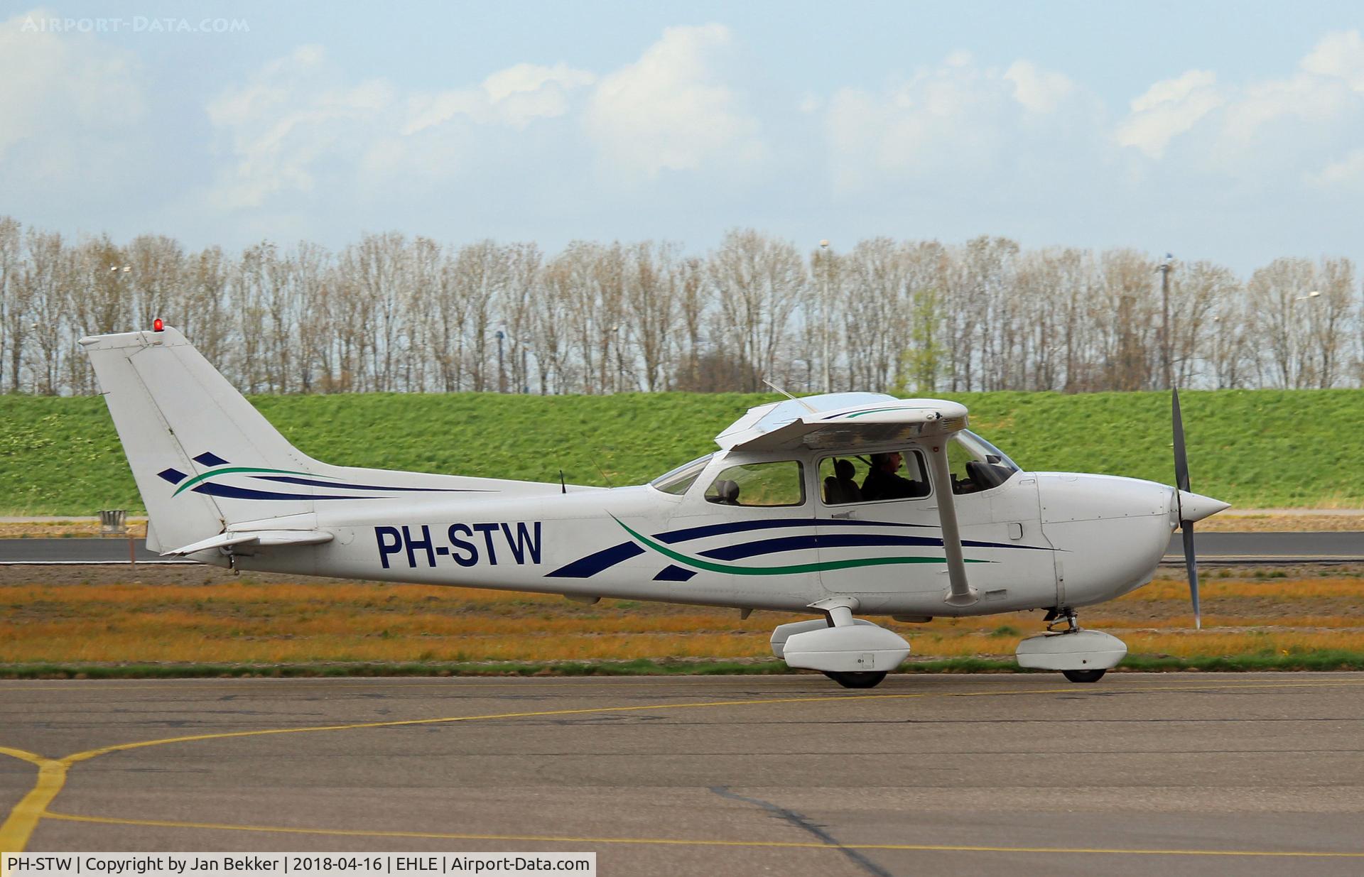 PH-STW, Cessna 172R Skyhawk C/N 172-80158, Lelystad Airport