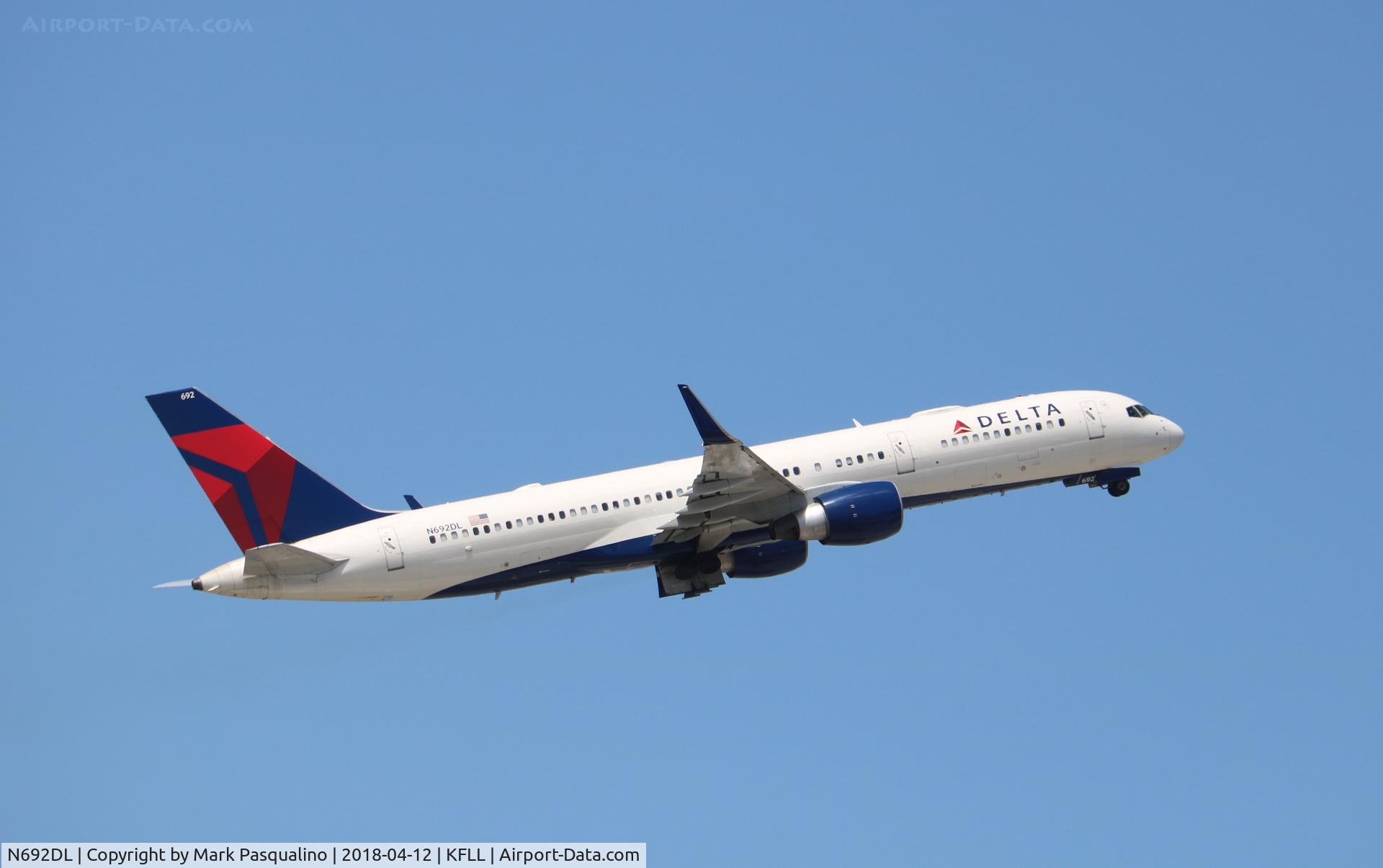 N692DL, 1998 Boeing 757-232 C/N 29724, Boeing 757-232