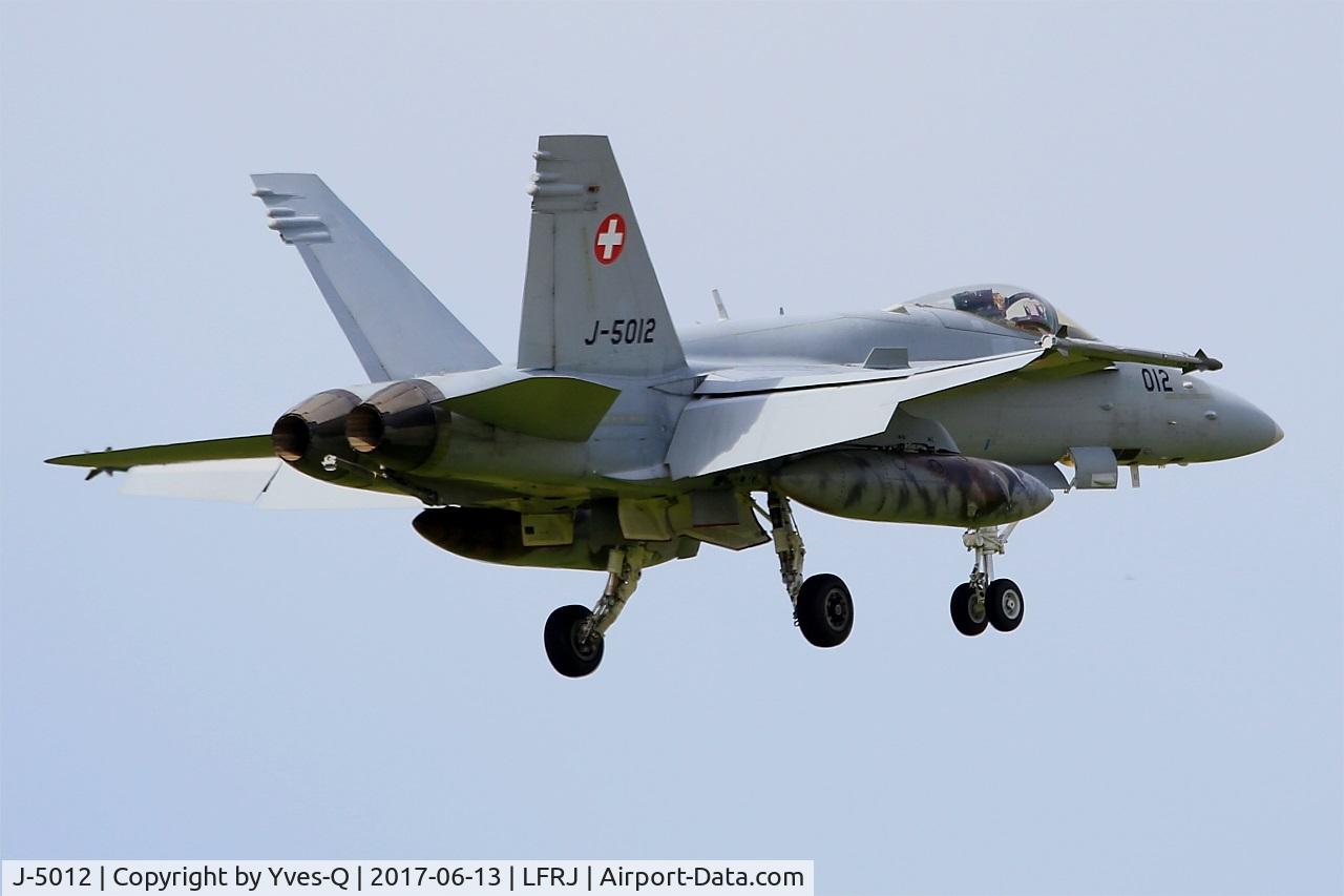 J-5012, McDonnell Douglas F/A-18C Hornet C/N 1352/SFC012, McDonnell Douglas FA-18C Hornet, On final rwy 08, Landivisiau Naval Air Base (LFRJ) Tiger Meet 2017