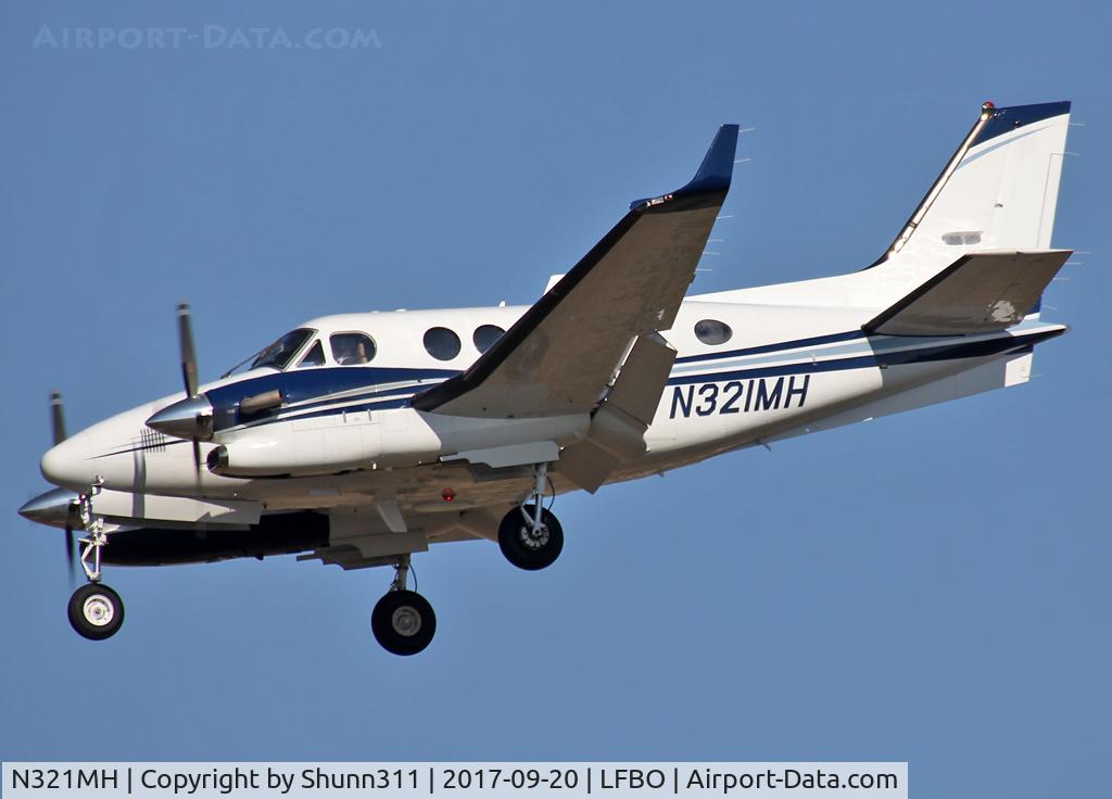 N321MH, 2012 Hawker Beechcraft C-90GTI King Air C/N LJ-2053, Landing rwy 32L